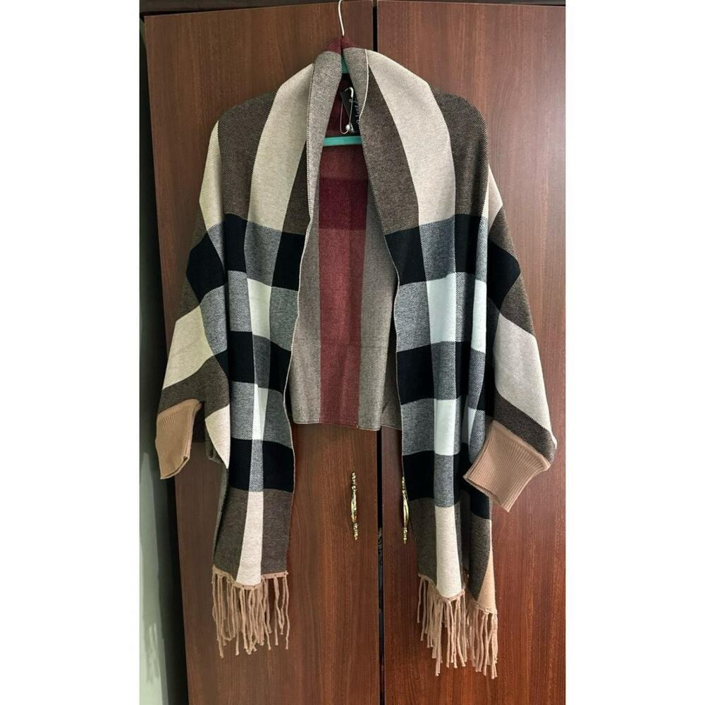 Shawlscarf cover upponcho with sleeves